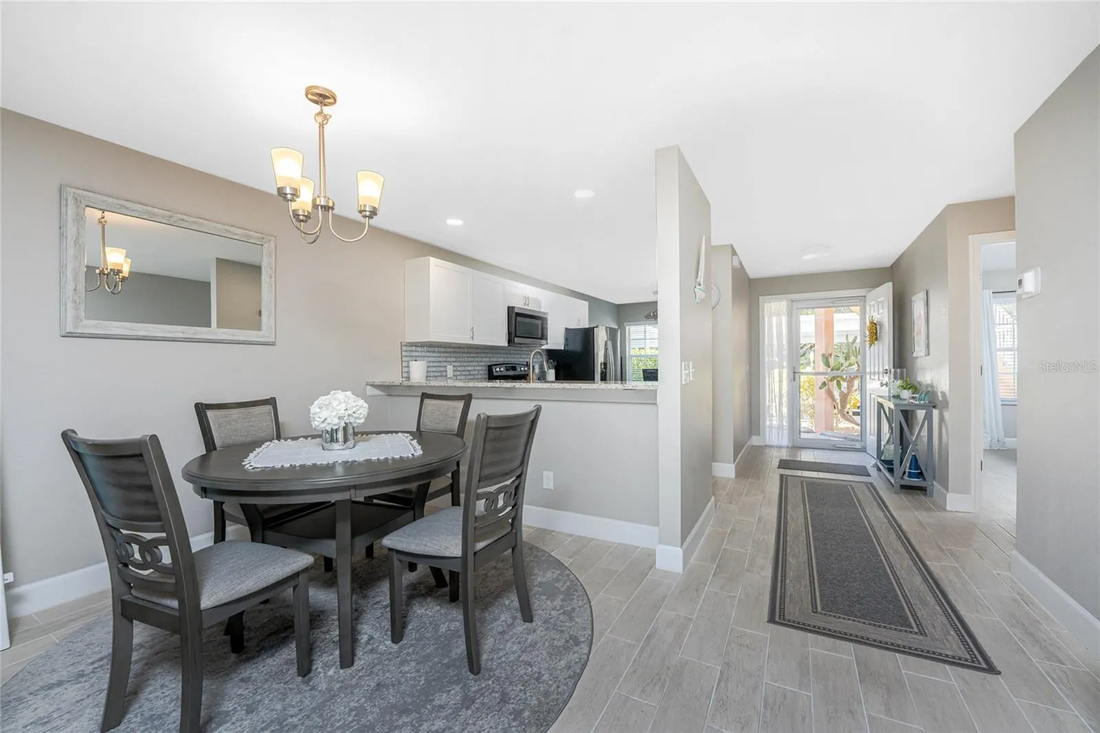 1091 LIVE OAK CIR #102, #102