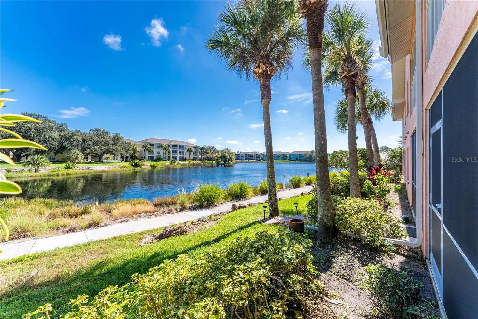 1091 LIVE OAK CIR #102, #102