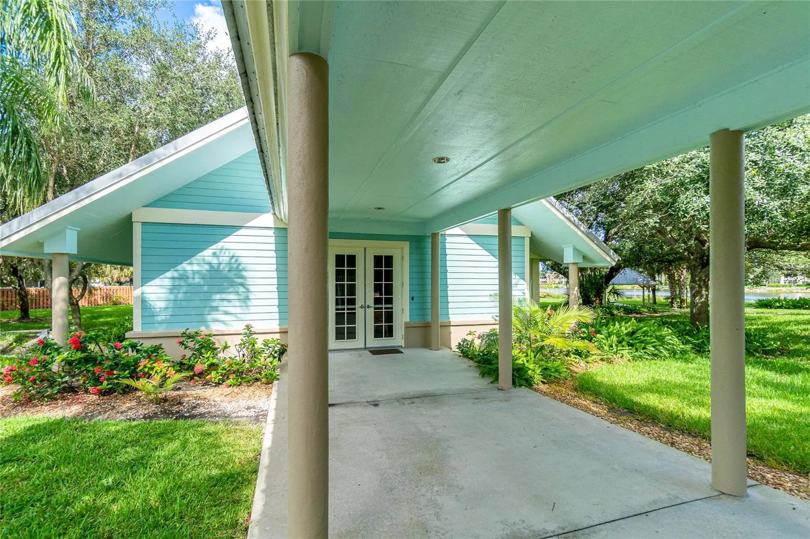 1091 LIVE OAK CIR #102, #102