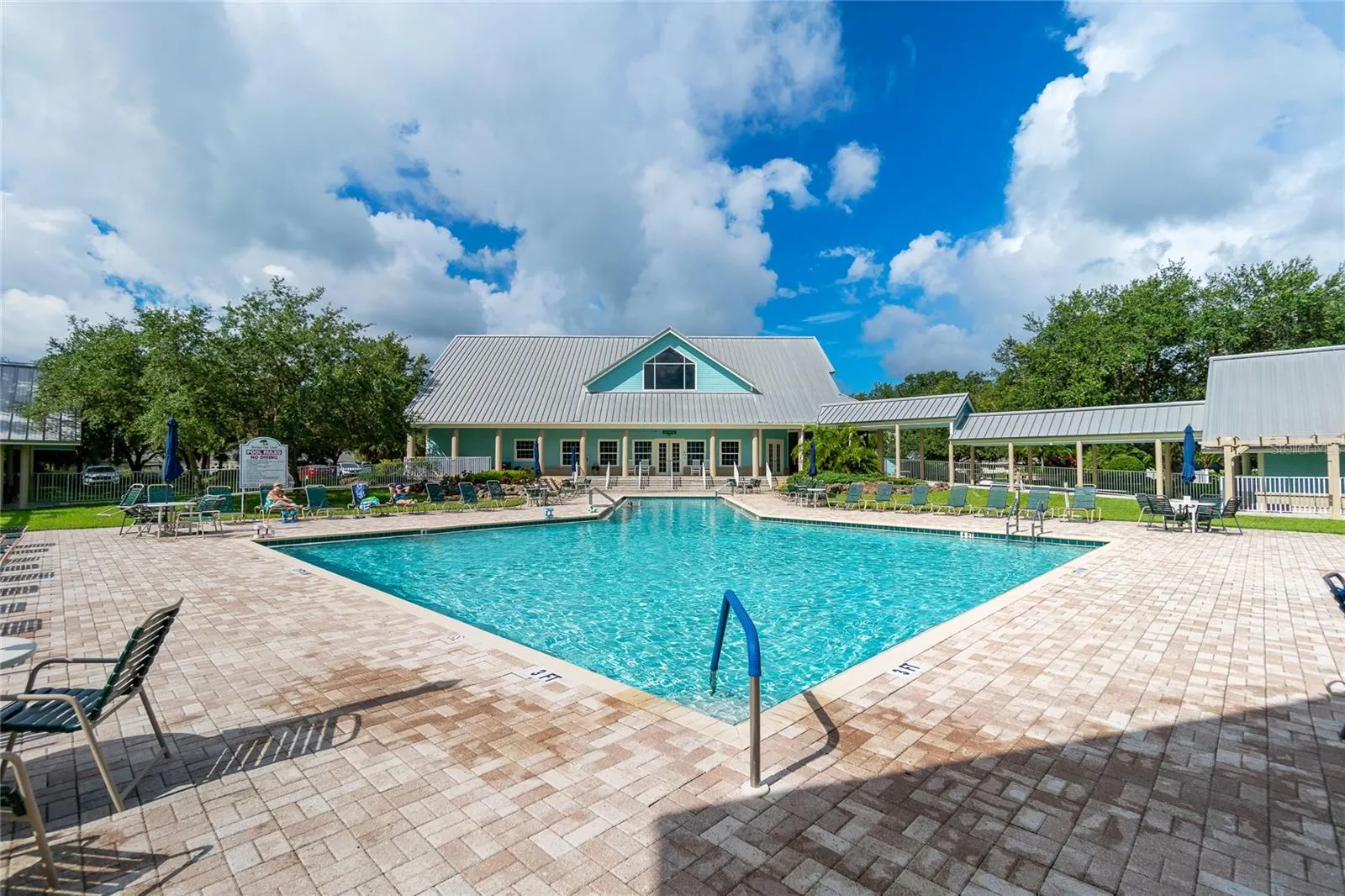 1091 LIVE OAK CIR #102, #102