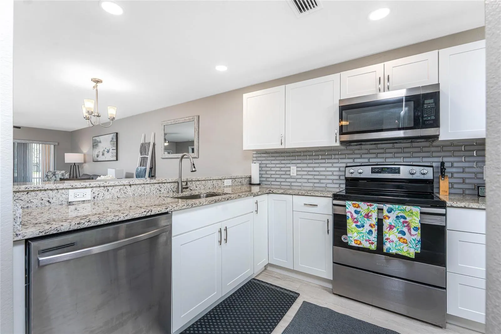 1091 LIVE OAK CIR #102, #102