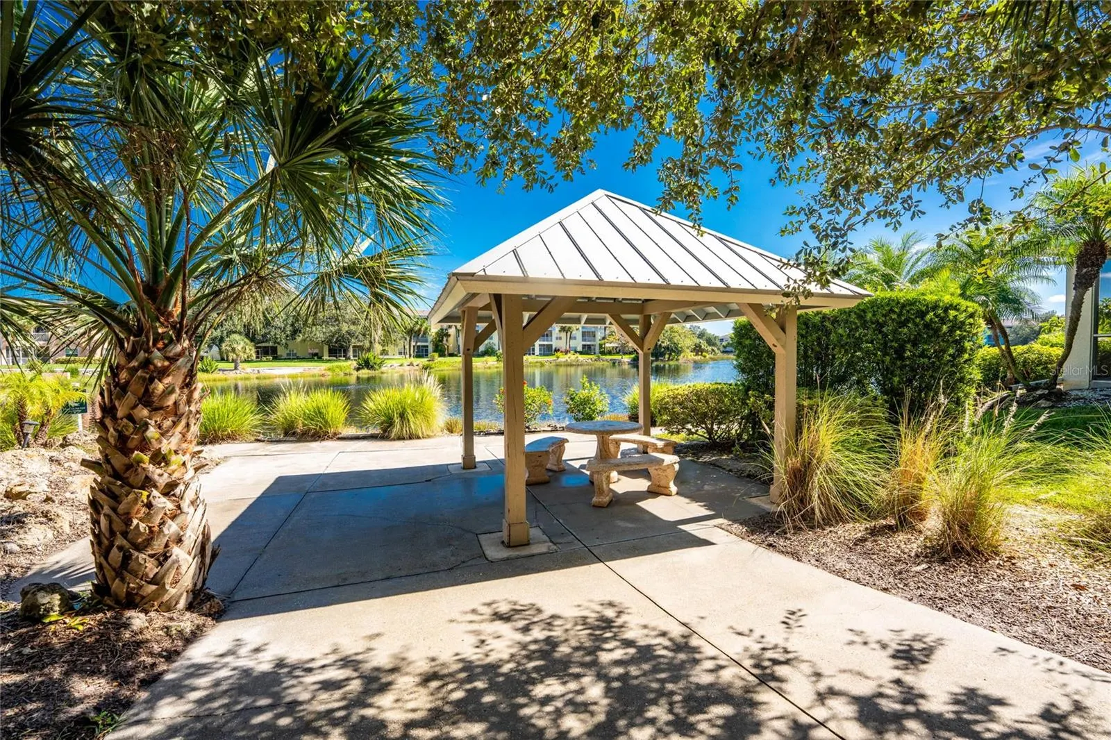 1091 LIVE OAK CIR #102, #102