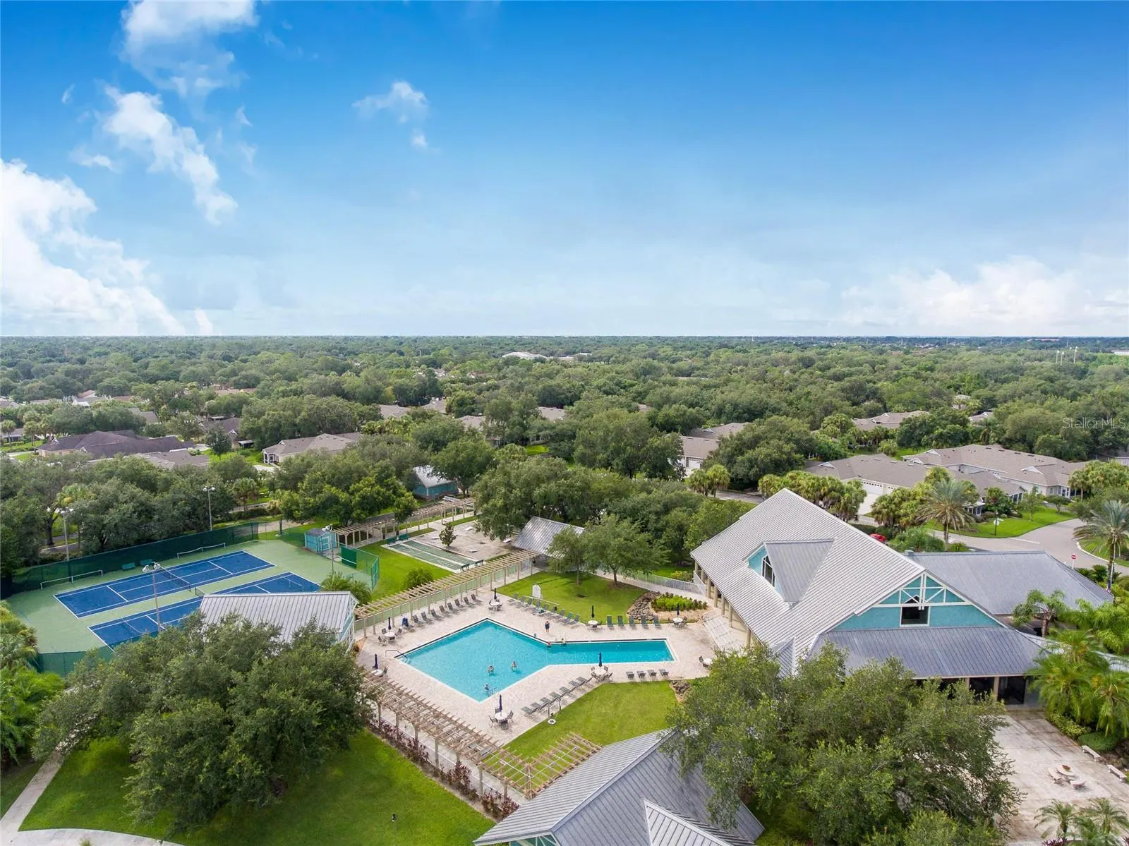 1091 LIVE OAK CIR #102, #102