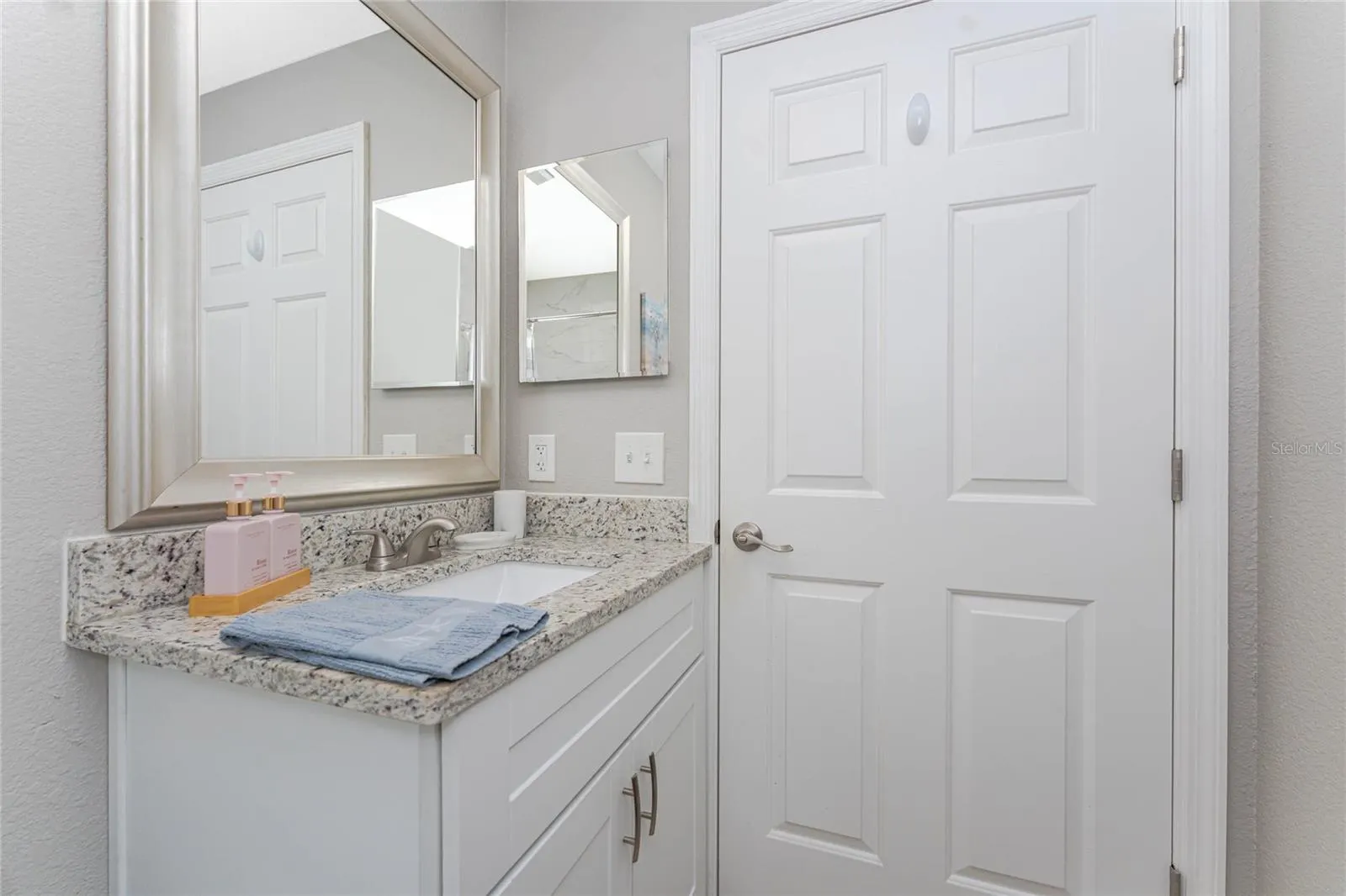 1091 LIVE OAK CIR #102, #102