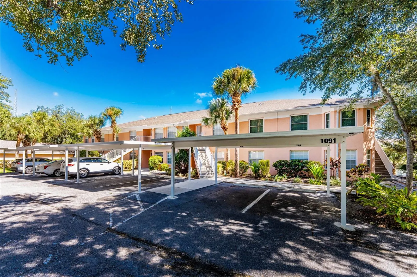 1091 LIVE OAK CIR #102, #102