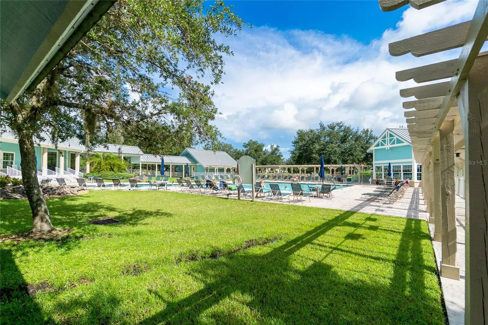 1091 LIVE OAK CIR #102, #102
