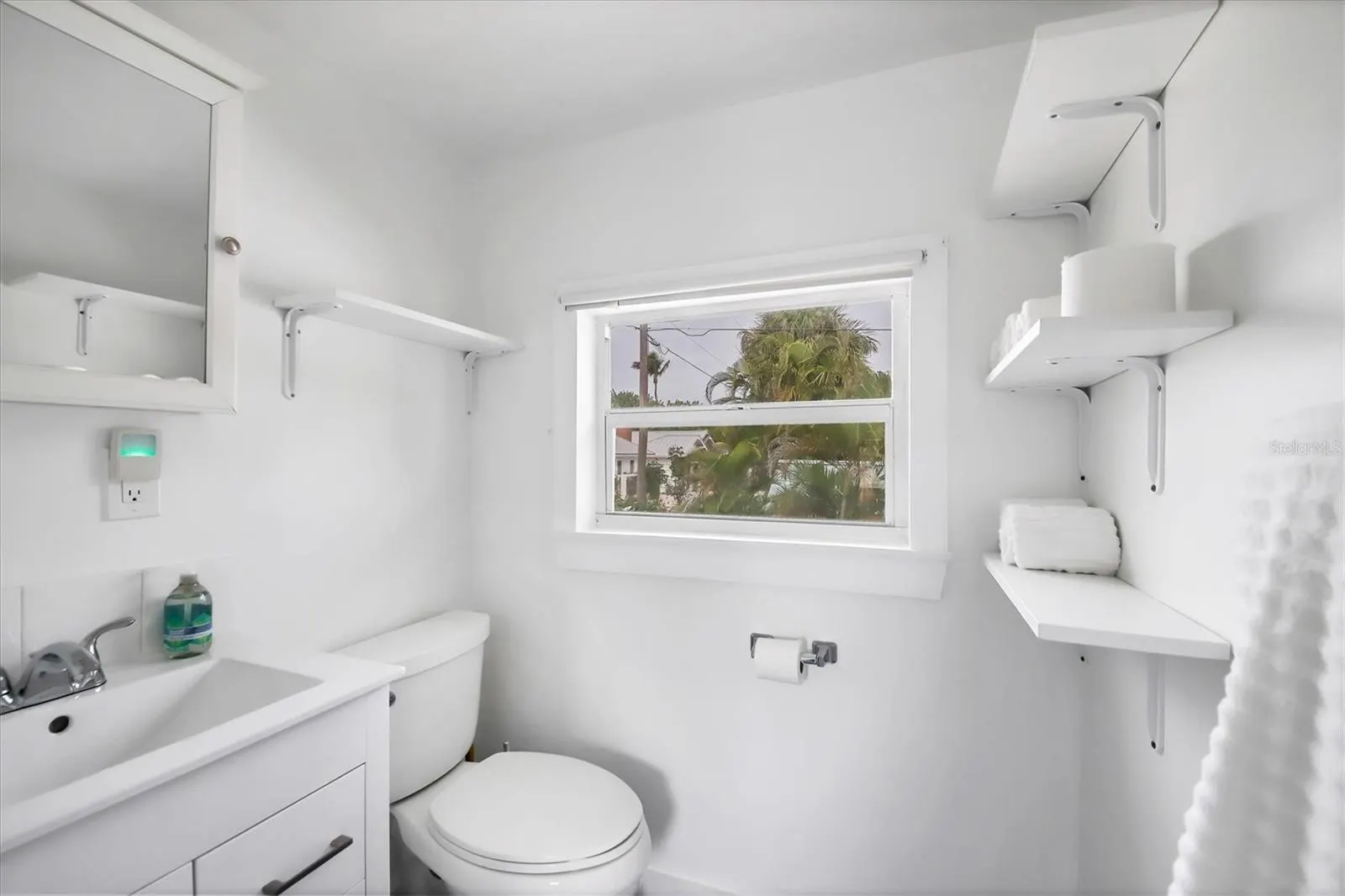 241 GILCHRIST AVE #F, #F