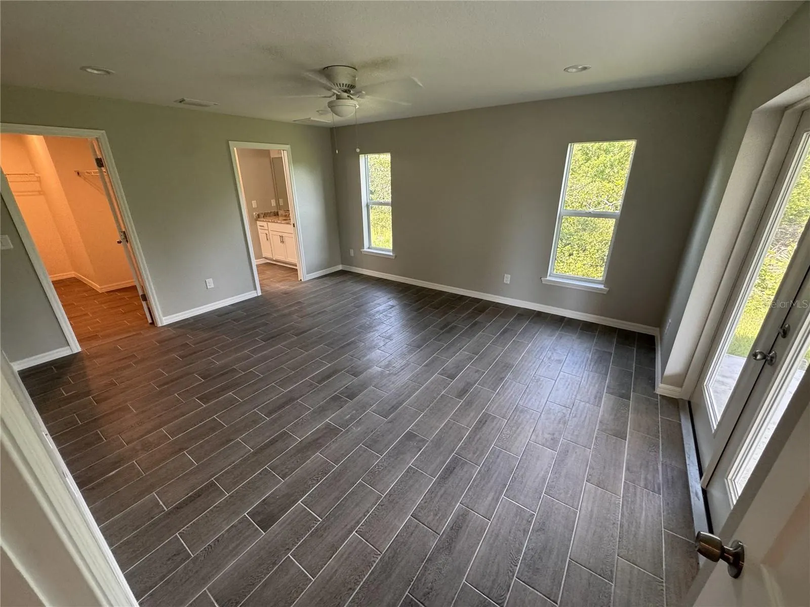 113 SPUR DR