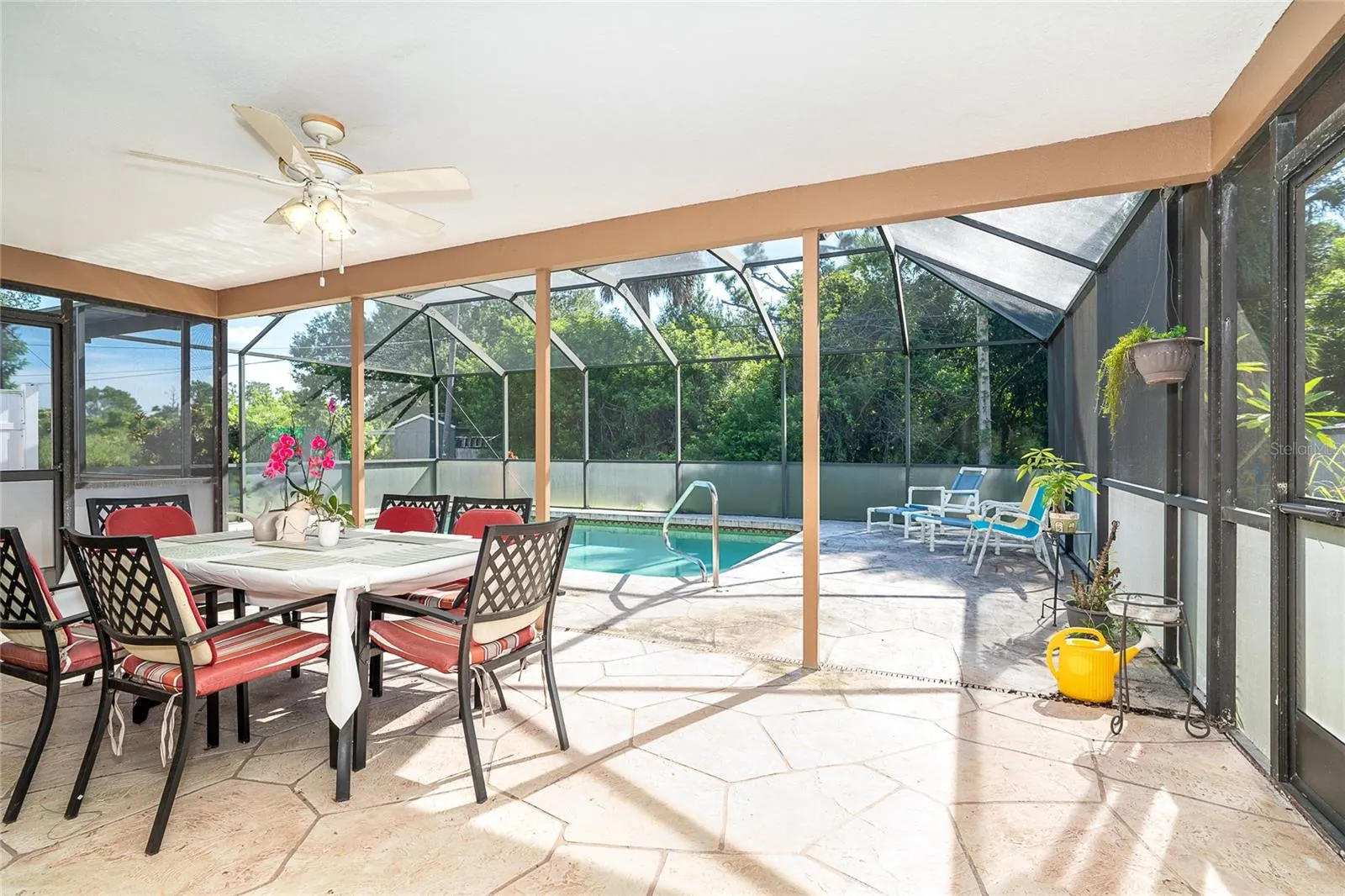 537 VERONA ST