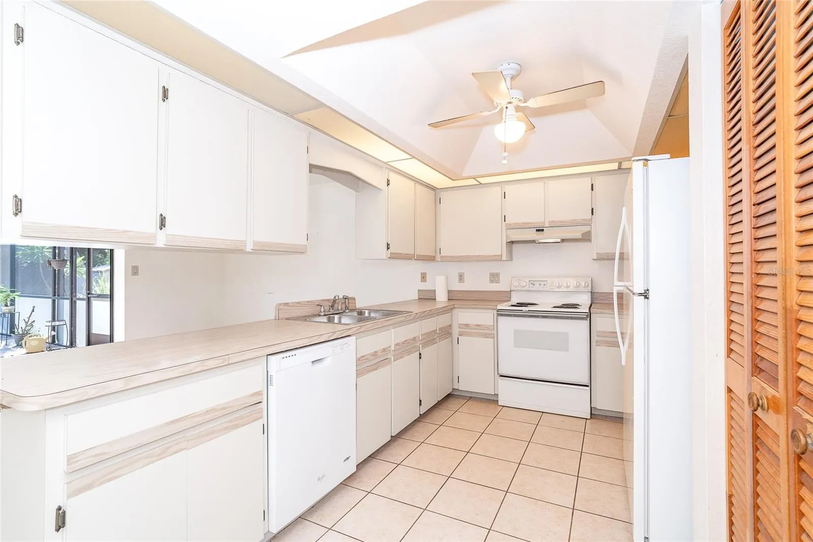 537 VERONA ST