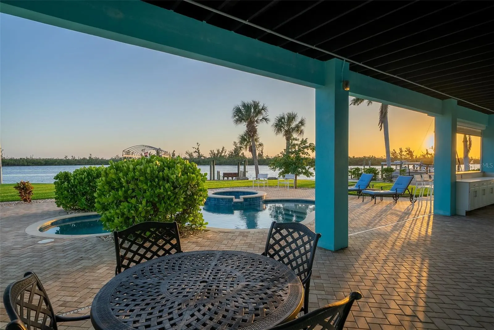 345 GREEN DOLPHIN DR