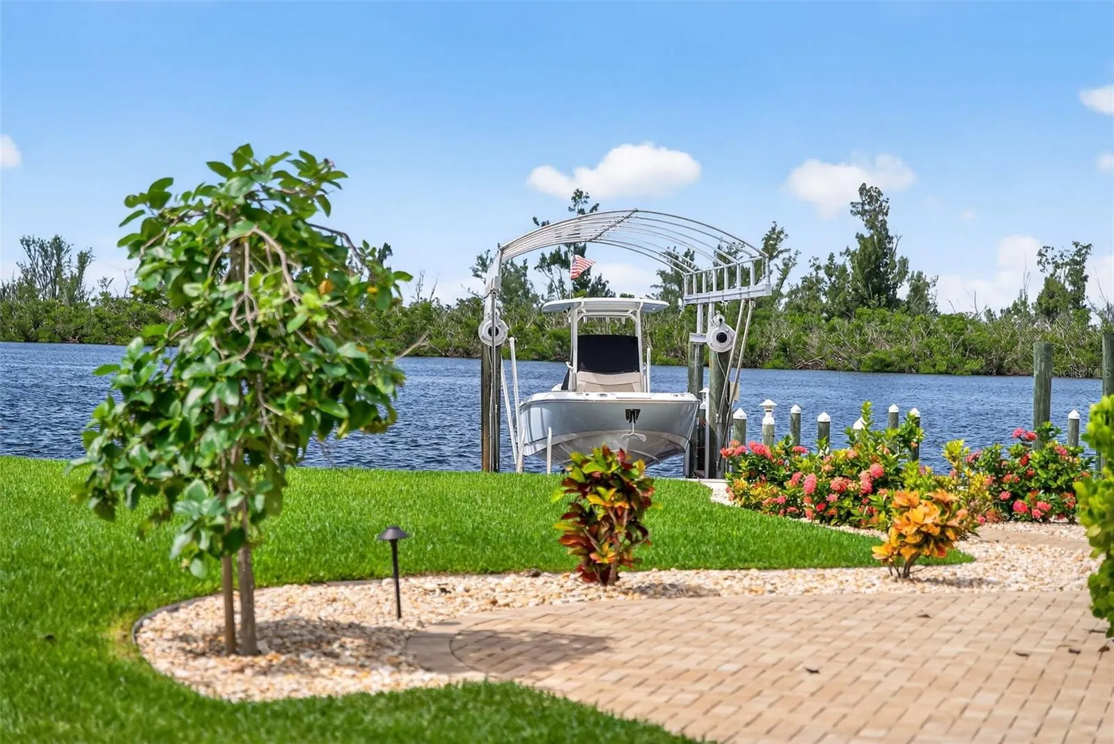 345 GREEN DOLPHIN DR