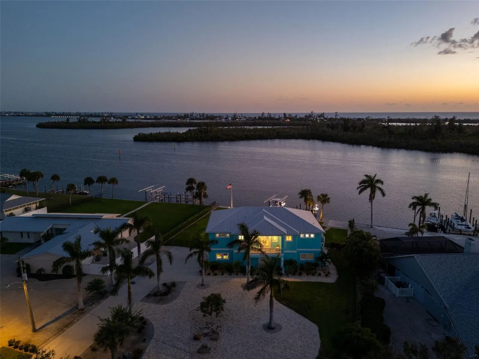 345 GREEN DOLPHIN DR