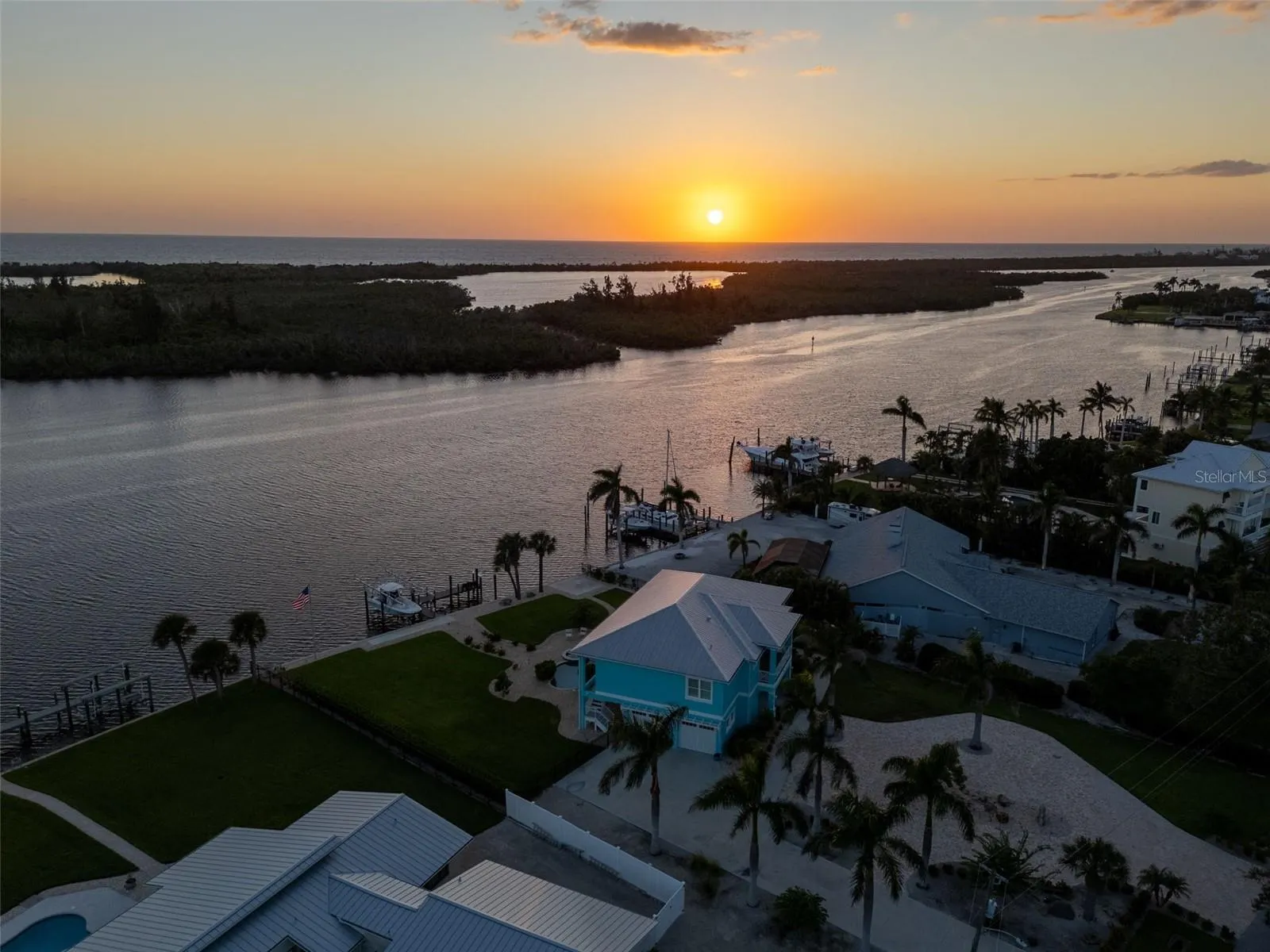 345 GREEN DOLPHIN DR