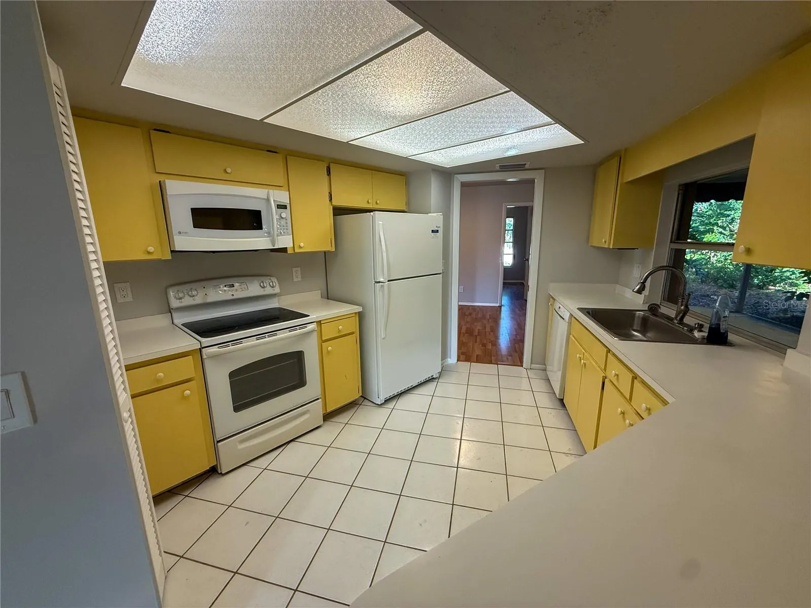225 CHARDIN DR