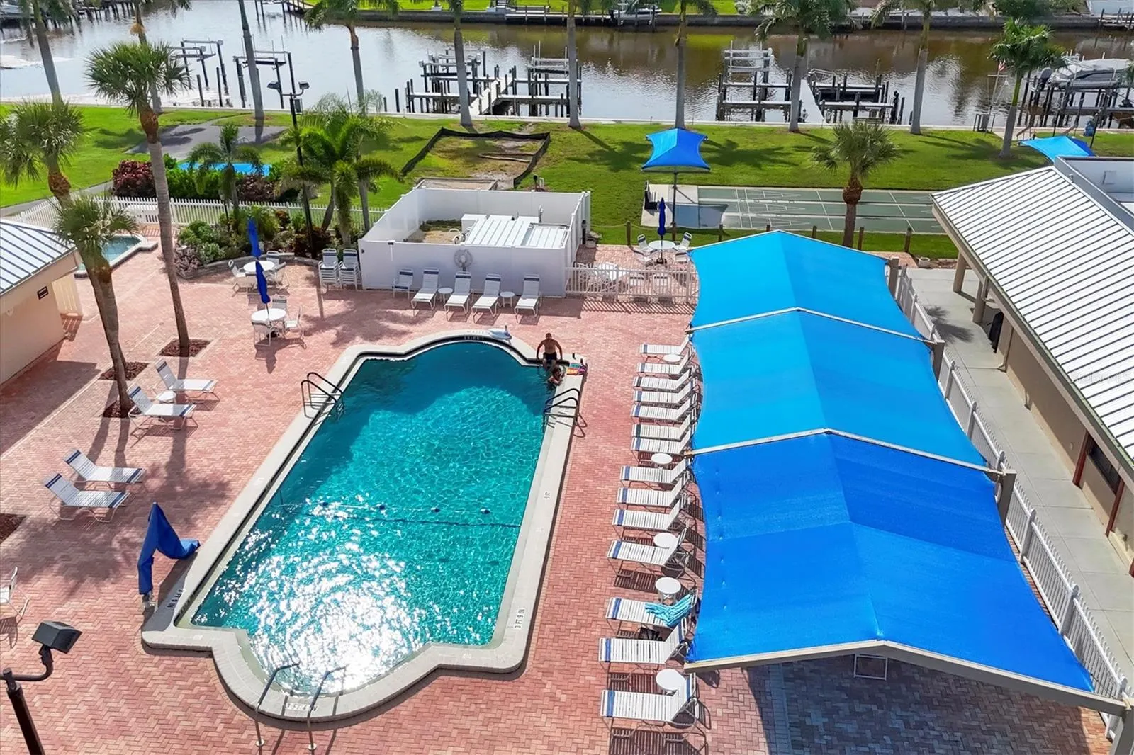 8 CORONADO DR