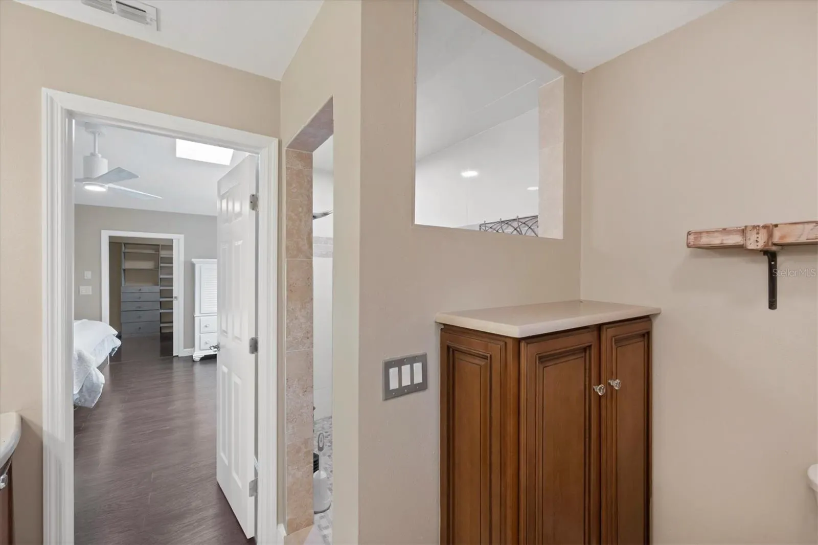 1070 BAYSHORE DR