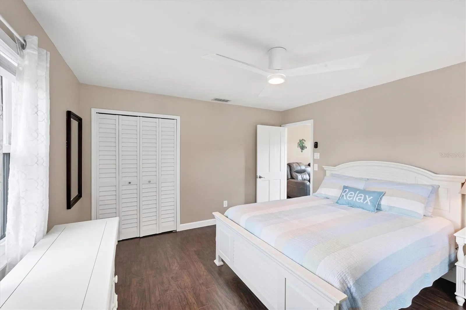 1070 BAYSHORE DR