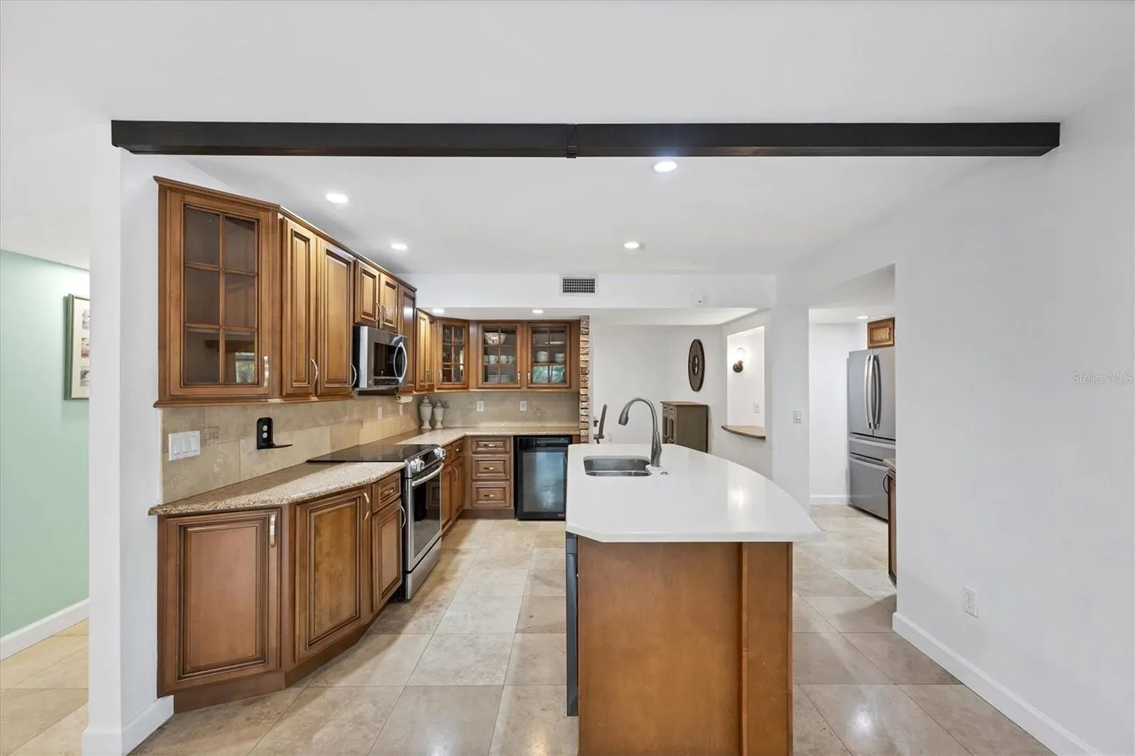 1070 BAYSHORE DR