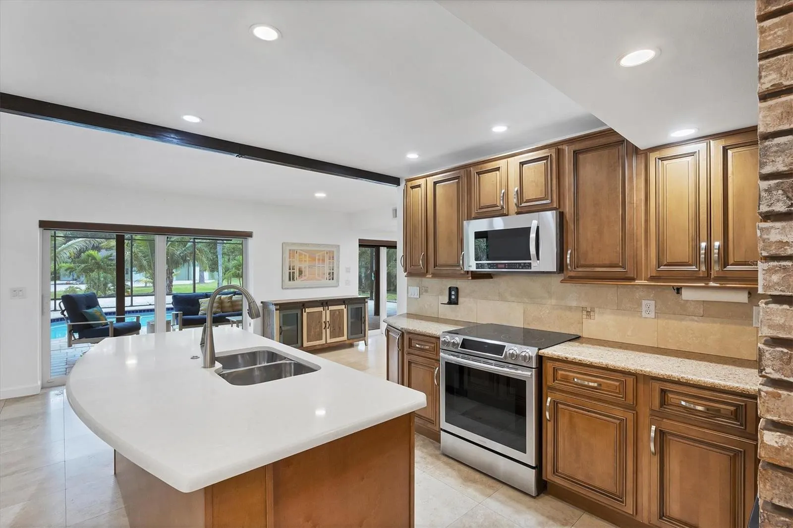 1070 BAYSHORE DR