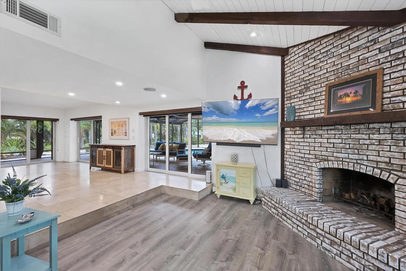 1070 BAYSHORE DR
