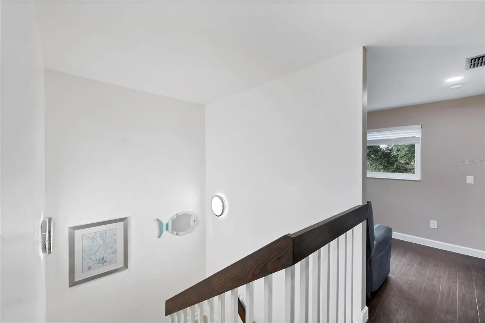 1070 BAYSHORE DR