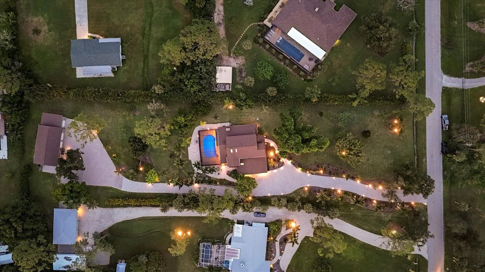 1070 BAYSHORE DR