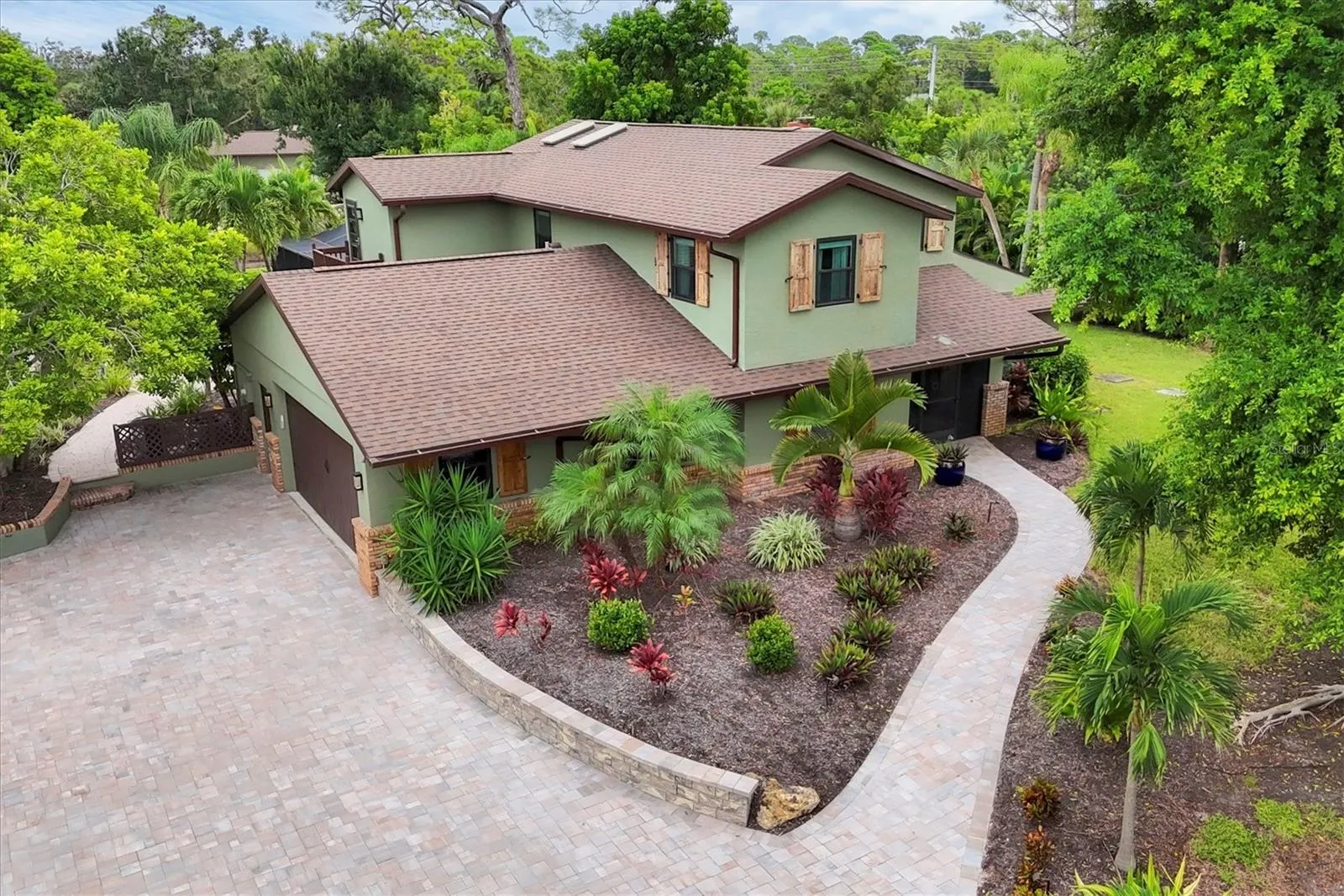1070 BAYSHORE DR