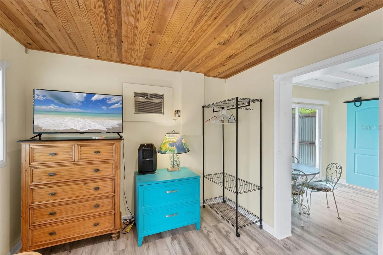 1070 BAYSHORE DR