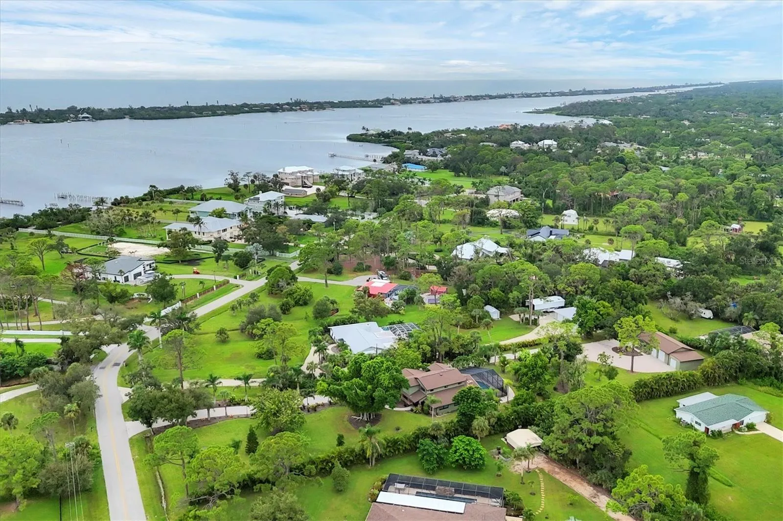 1070 BAYSHORE DR