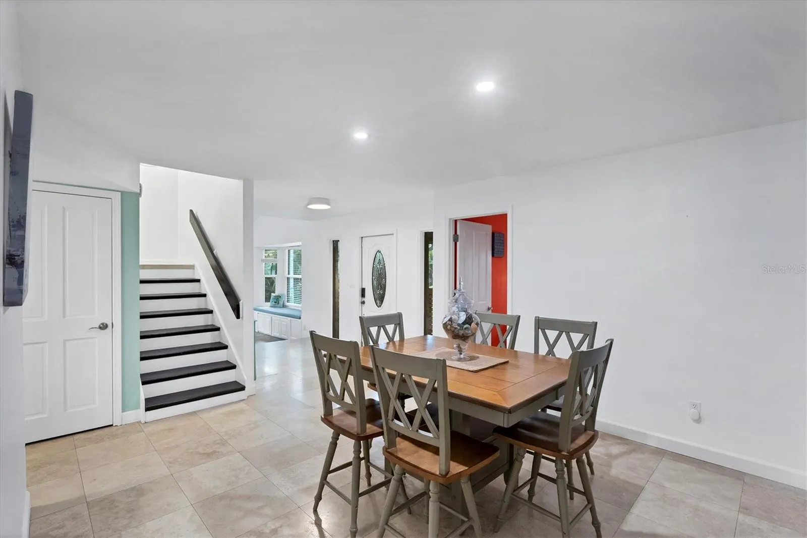 1070 BAYSHORE DR