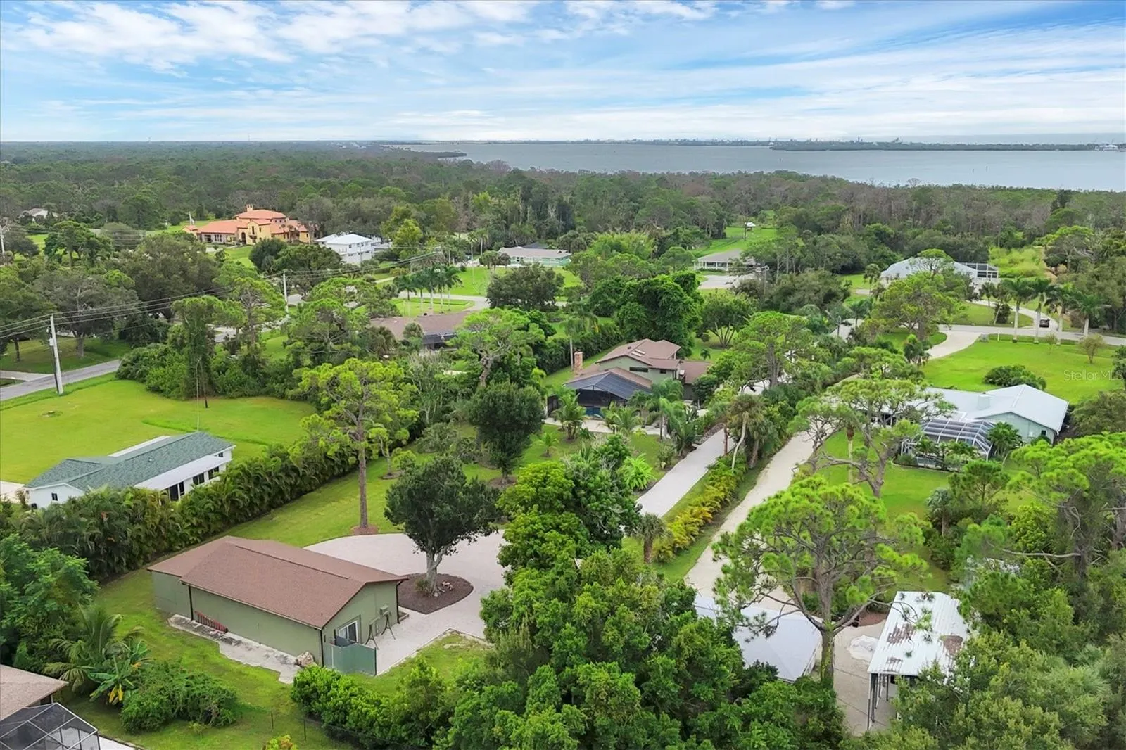 1070 BAYSHORE DR
