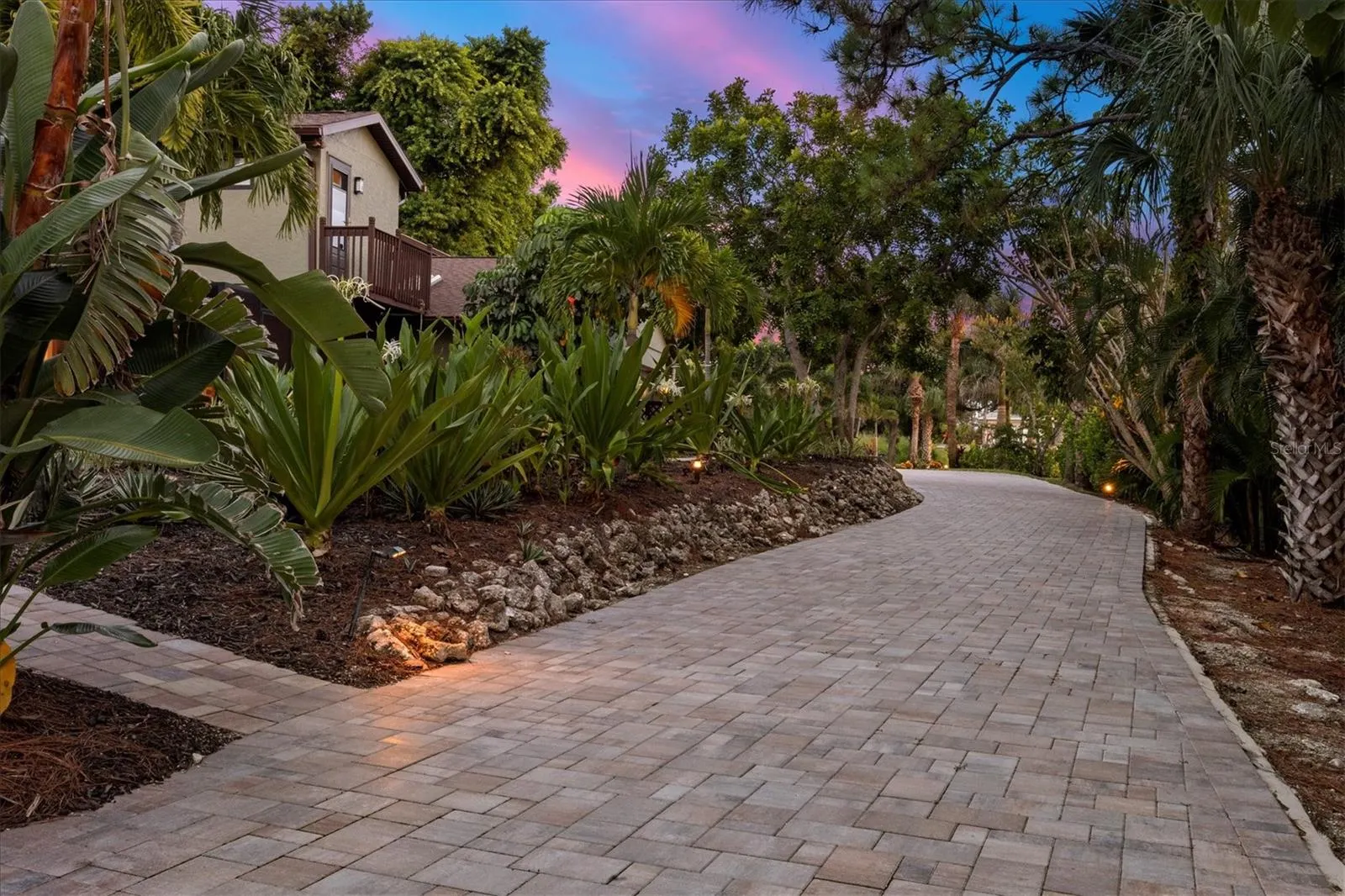 1070 BAYSHORE DR