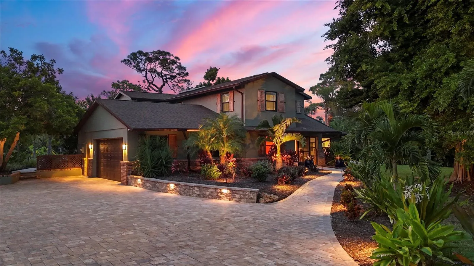 1070 BAYSHORE DR