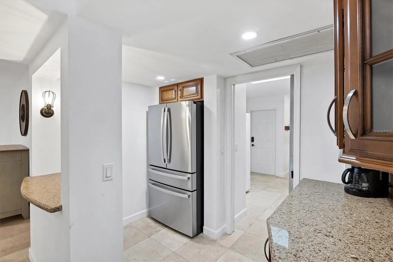 1070 BAYSHORE DR