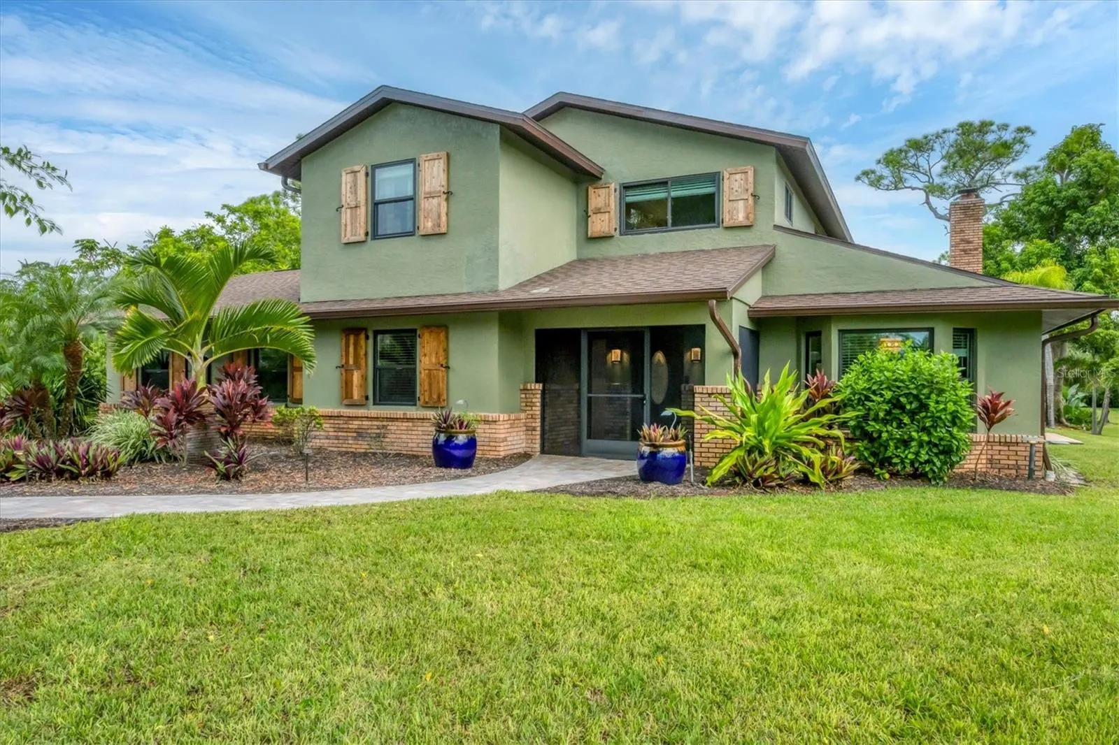 1070 BAYSHORE DR