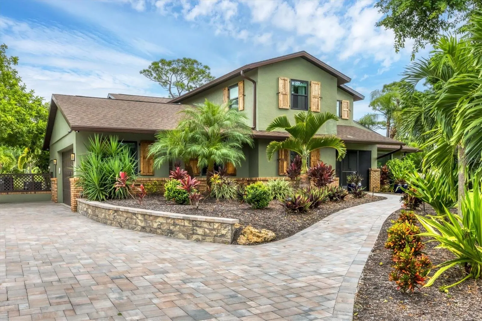 1070 BAYSHORE DR