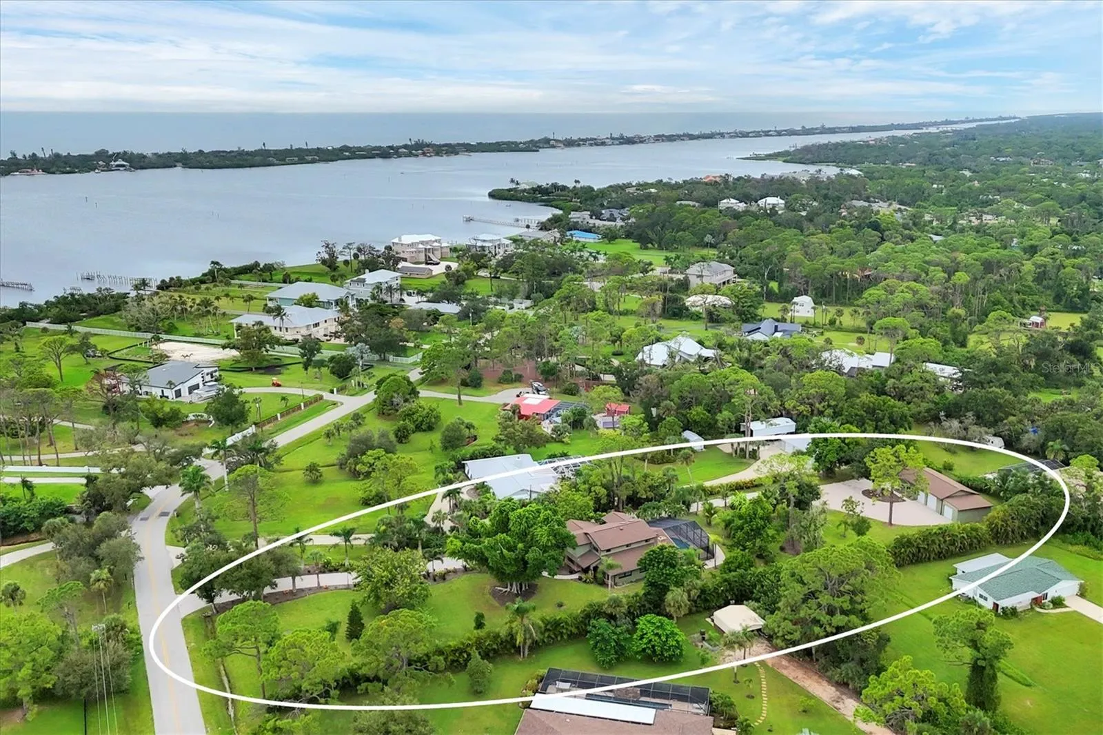1070 BAYSHORE DR