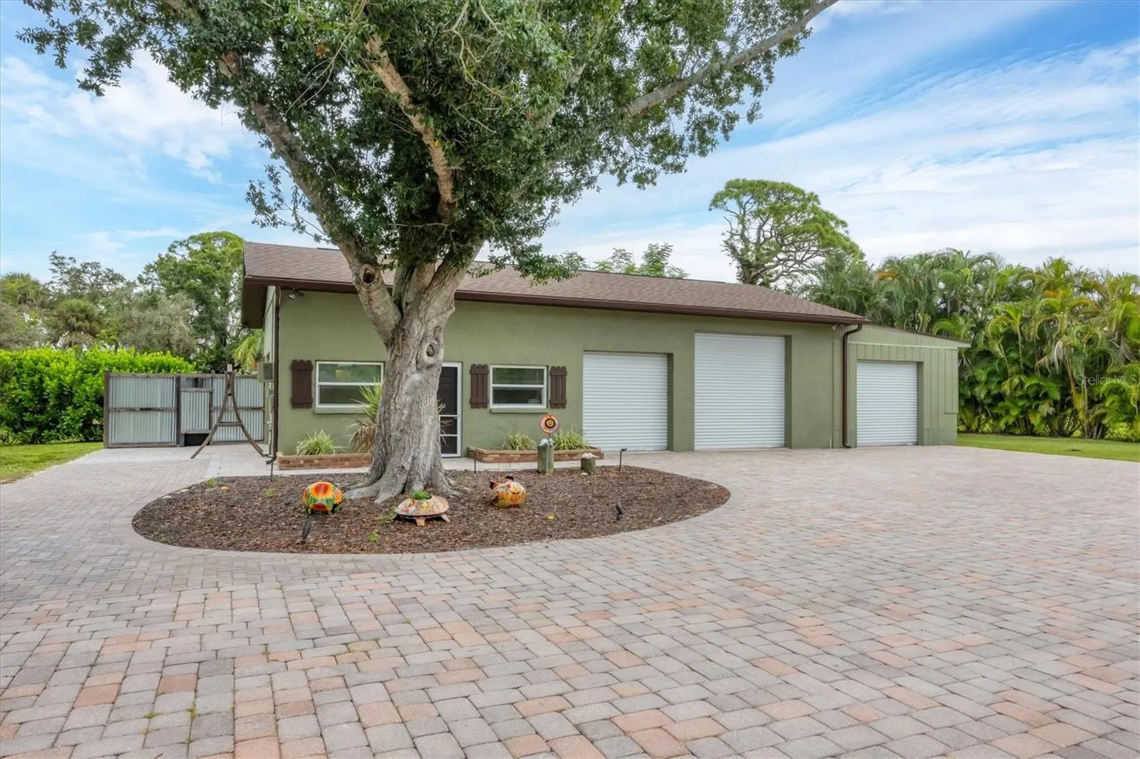 1070 BAYSHORE DR