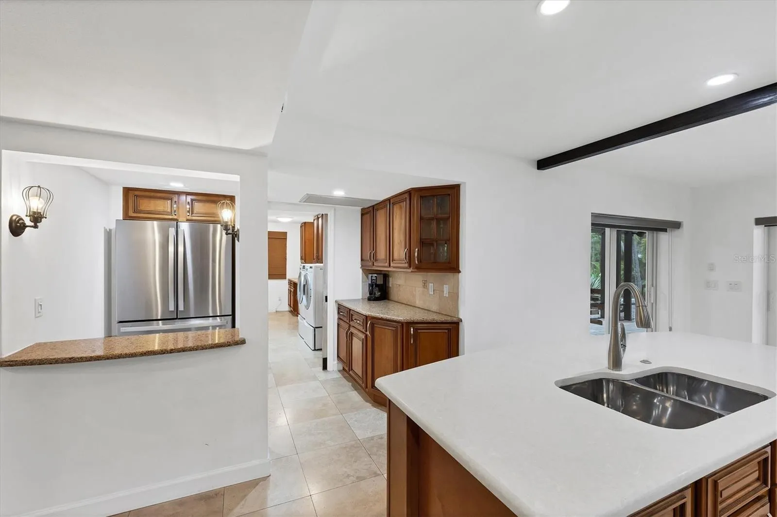 1070 BAYSHORE DR