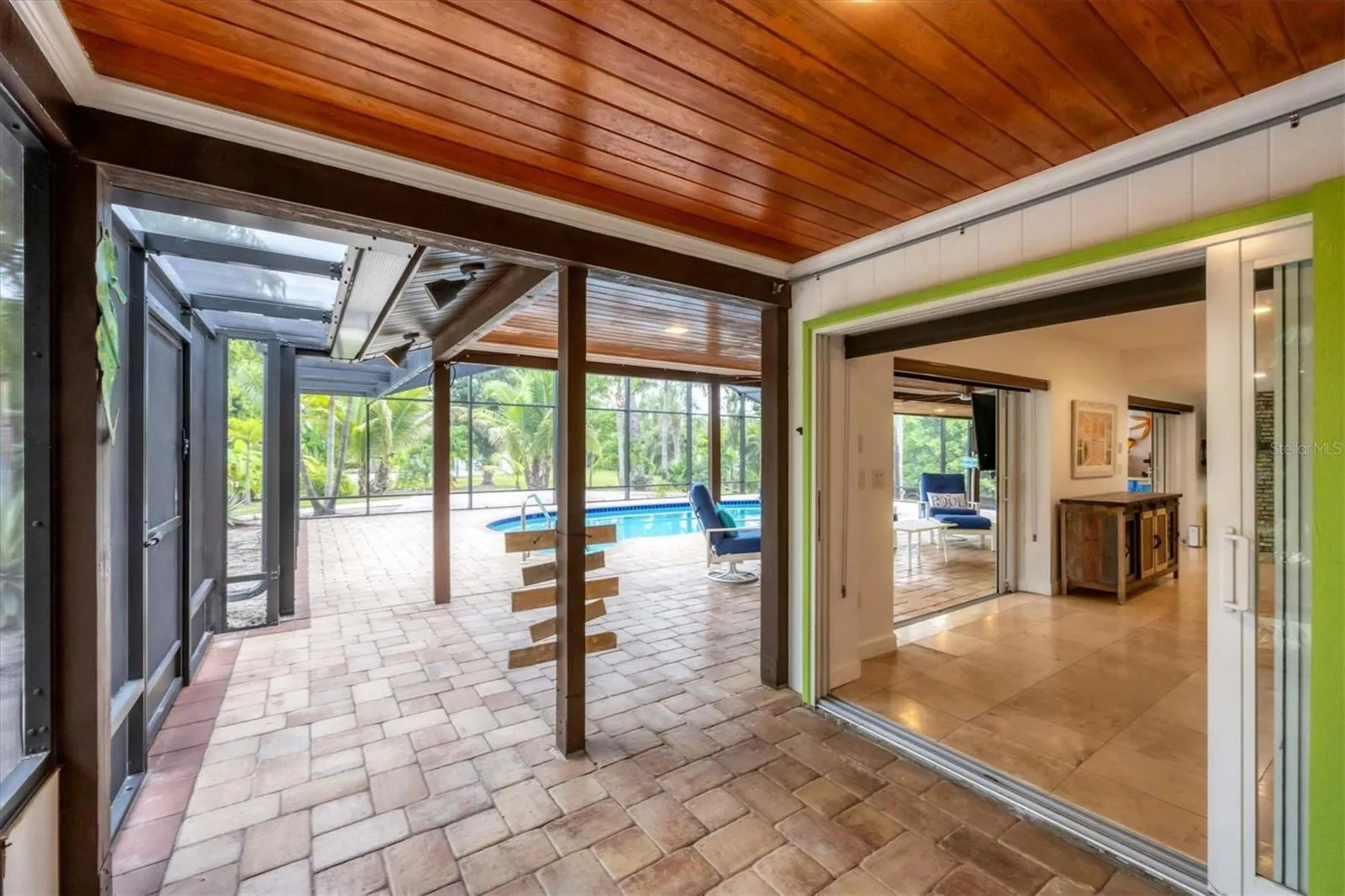 1070 BAYSHORE DR