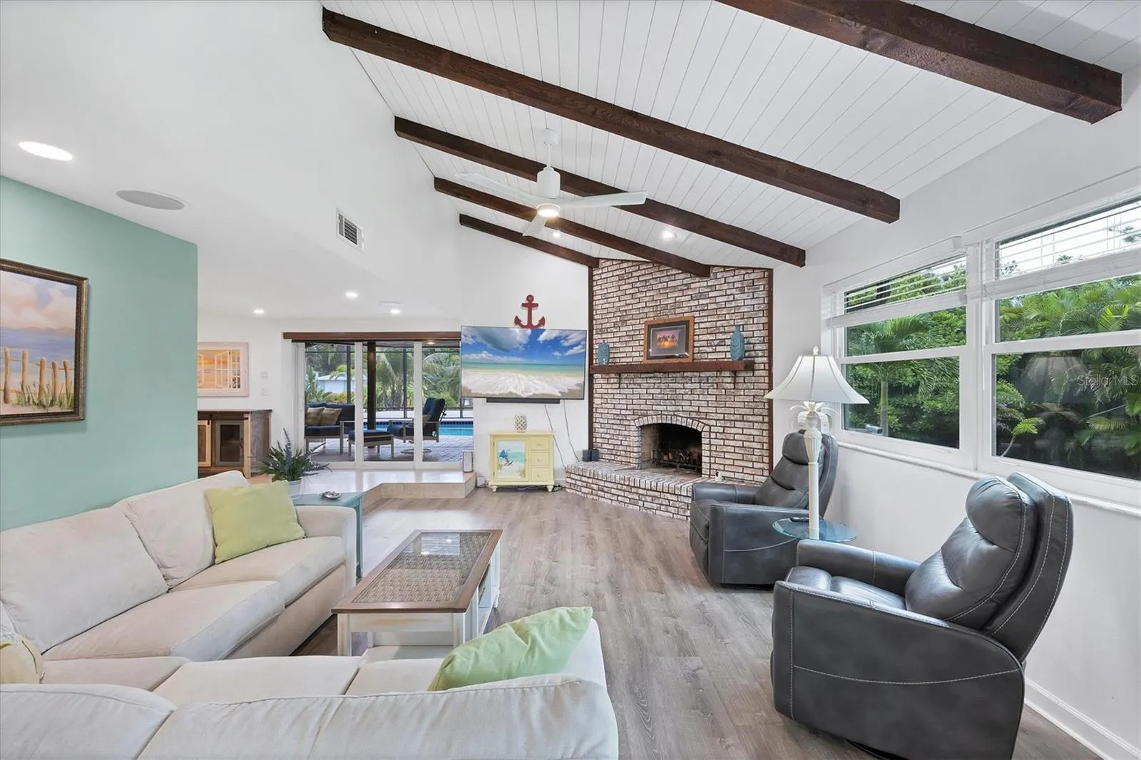 1070 BAYSHORE DR