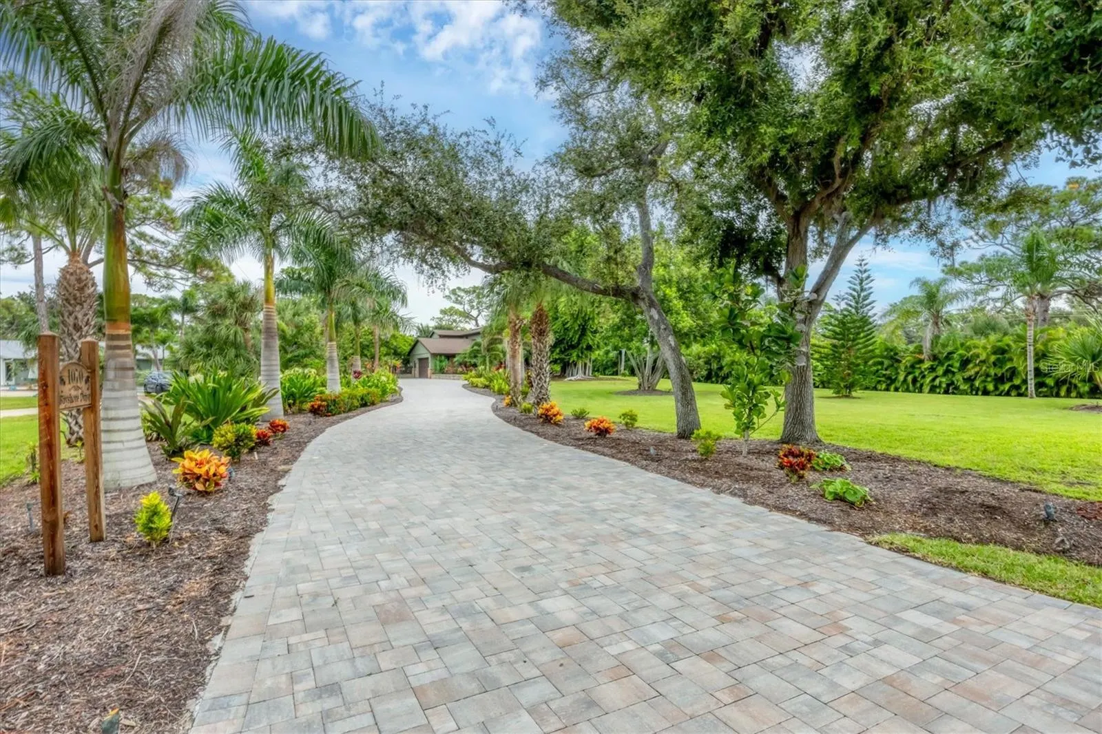 1070 BAYSHORE DR