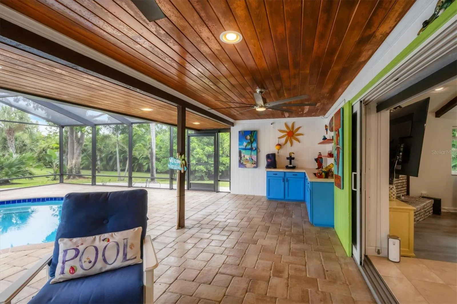 1070 BAYSHORE DR