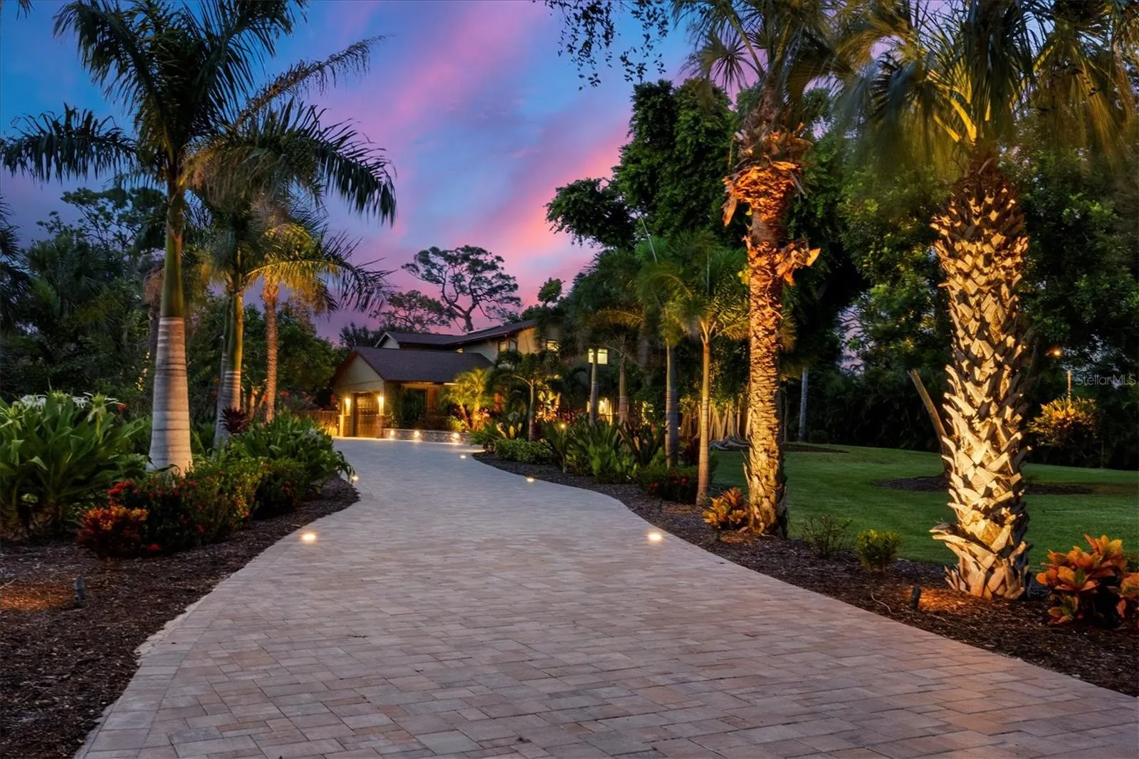 1070 BAYSHORE DR