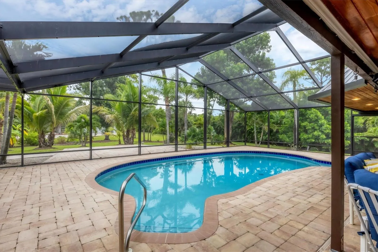 1070 BAYSHORE DR