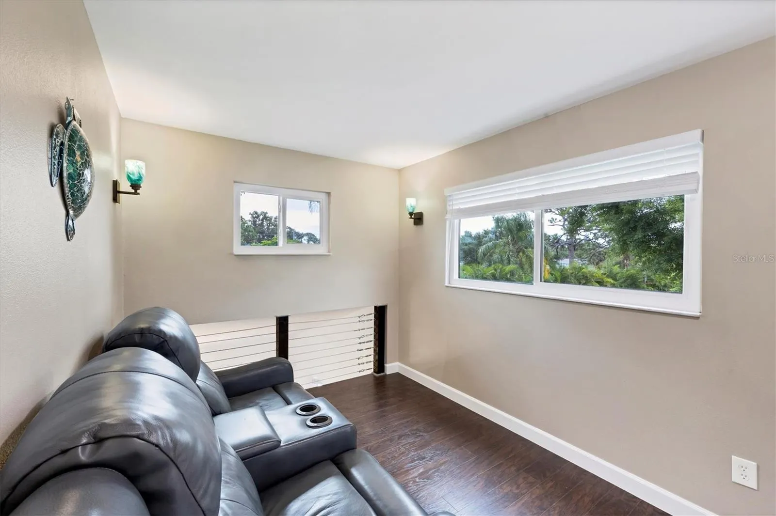 1070 BAYSHORE DR