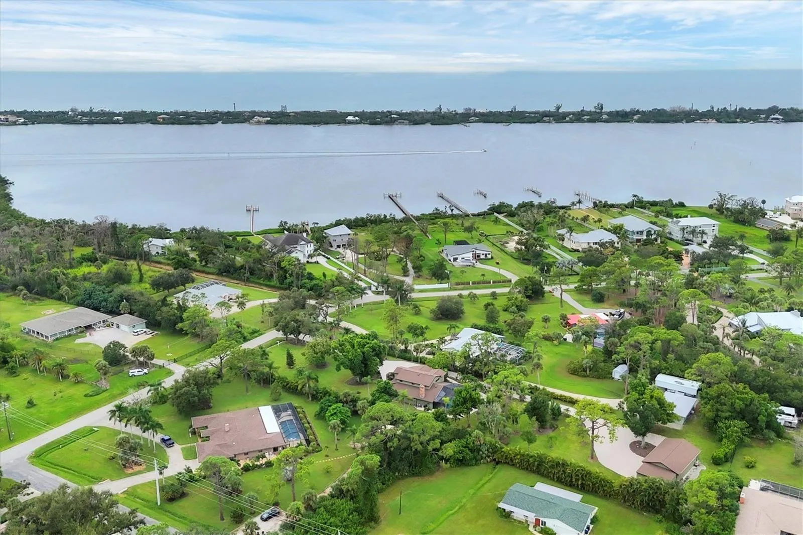 1070 BAYSHORE DR
