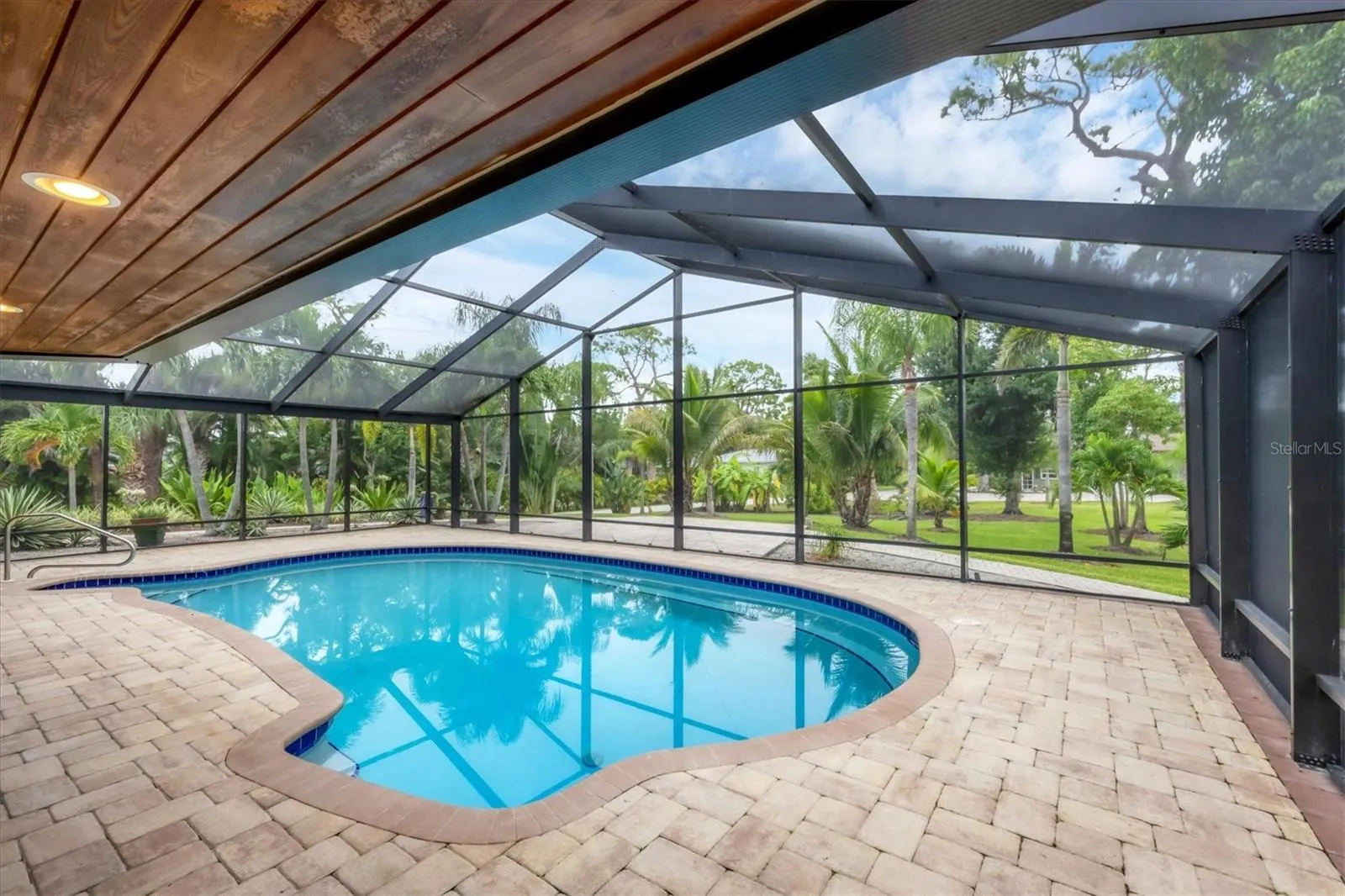 1070 BAYSHORE DR