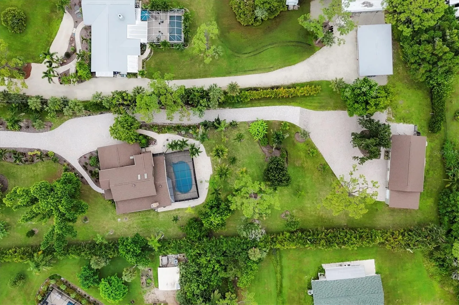 1070 BAYSHORE DR